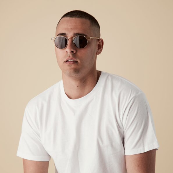ALEX-BUCKLERCHAMPAGNEWITHGREENLENS